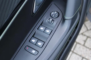 Peugeot 2008 Peugeot 2008 1.2 130PK AUTOMAAT GT PACK | NAVIGATIE | FULL LED KOPLAMPEN | DRAADLOZE APPLE CARPLAY/ANDROID AUTO | ADAPTIVE CRUISE CONTROL | CAMERA VOOR + ACHTER | CLIMATE CONTROL | LICHTMETALEN VELGEN 17