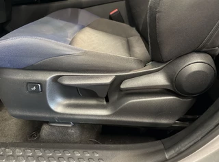 Toyota C-HR Toyota C-HR 1.2 Bi-Tone | CAMERA | NAVI | KEYLESS | LMV | METALLIC | LED - afbeelding nr 86
