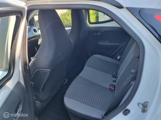 Toyota Aygo Toyota Aygo 1.0 VVT-i x-play 5 deurs airco, camera - afbeelding nr 19