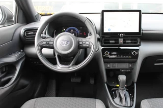 Toyota Yaris Cross Toyota Yaris Cross 1.5 HYBRID 115 FIRST Teamplayer / Winterpack - afbeelding nr 25