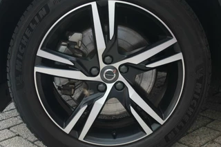 Volvo XC40 Volvo XC40 T4 Recharge R-Design | Parkeercamera | Stoelverwarming | Leder | Trekhaak | Glossy Black | Keyless - afbeelding nr 16