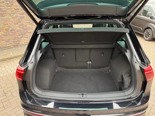 Volkswagen Tiguan Volkswagen Tiguan 1.5 TSI DSG 2x R-LINE Panodak Leer Trekhaak 20 Inch - afbeelding nr 25