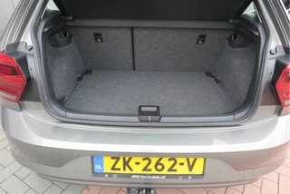 Volkswagen Polo Volkswagen Polo 1.0 TSI 95 PK Comfortline , Trekhaak , Stoelverwarming , Navigatie , Parkeersensoren , Climate control , 17