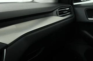 Ford Focus Ford Focus 1.0 EcoBoost Titanium | Stoel & stuurverwarming |  Trekhaak | Adaptive cruise | B&O Sound | Full LED | Camera | Side Assist | Carplay | Navigatie | Keyless - afbeelding nr 22
