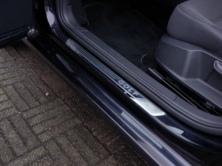 Volkswagen e-Golf e-Golf 136pk Automaat 5-Deurs | Warmtepomp | Navi | Apple Carplay+Android Auto | Clima | Adap. Cruise | Led Koplampen | Pdc V+A | Stoelverwarming | Privacy Glass | 17''lm | Trekhaak - afbeelding nr 26