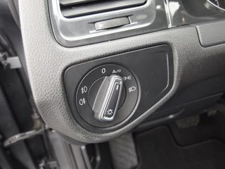 Volkswagen Golf AUTOMAAT / NAVI / CLIMA / PDC / BLUETOOTH / CRUISE / CARPLAY / NL-AUTO - afbeelding nr 25