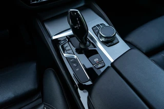 BMW 5 Serie BMW 5-serie 530e High Executive M-Sport 360 / HUD / B&W - afbeelding nr 25