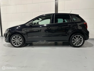 Volkswagen Polo Volkswagen Polo 1.2 TSI Highline110PK-6Bak*Netteauto*Carplay*Elekram - afbeelding nr 2