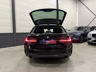 BMW 3 Serie BMW 3 Serie Touring 330e xDrive M-Sport PANO/LASER/360CAMERA/ADAPTIVE M-ONDERSTEL/ACC/LEER-ALCANTARA/19