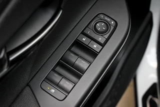 Toyota C-HR Toyota C-HR 1.8 Hybrid 140 First Edition | Camera | Adaptive Cruise - afbeelding nr 26