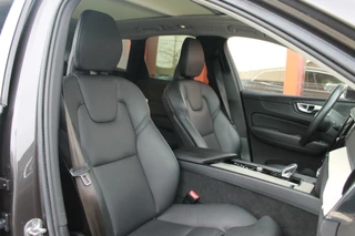 Volvo XC60 Volvo XC60 T6 Recharge AWD Ultimate Bright | Longe Range | Parkeercamera | Panoramadak | Trekhaak | HUD | Leder | Stoelverwarming | Keyless - afbeelding nr 23