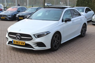 Mercedes-Benz A-Klasse Mercedes-Benz A-Klasse 180 Business Solution AMG / Panoramadak / Camera / Sfeerverlichting / Apple CarPlay / 18'' / DAB / Stoelverwarming / Cruise Control - afbeelding nr 6