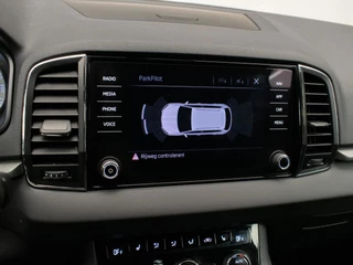 Škoda Karoq Skoda Karoq 1.0 TSI Ambition Sport (APPLE CARPLAY,NAVI,LED,CRUISE,CAMERA,CLIMATE,GETINT,SPORTSTOELEN,PDC,NETTESTAAT) - afbeelding nr 17