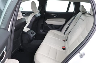 Volvo V60 Volvo V60 2.0 D4 MomentPro | Leder | Trekhaak |  Stoelverwarming | Adaptive cruise | Carplay | Navigatie | DAB | Camera | Full LED | Climate control - afbeelding nr 7