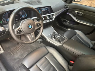 BMW 3 Serie BMW 3-serie 330e eDrive M Sport Edition Shadowline PANO Head up Navi Carplay - afbeelding nr 4
