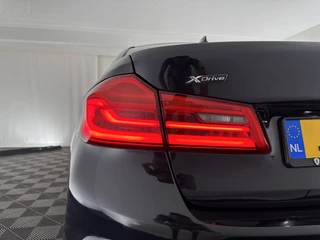 BMW 5 Serie BMW 5 Serie 520d xDrive High Executive Aut. *PANO | FULL-LEATHER | FULL-LED | HEAD-UP | DIGI-COCKPIT | NAVI-FULLMAP | TOP-VIEW | MEMORY-PACK | ECC | PDC | CRUISE | 20''ALU | TOWBAR* - afbeelding nr 25