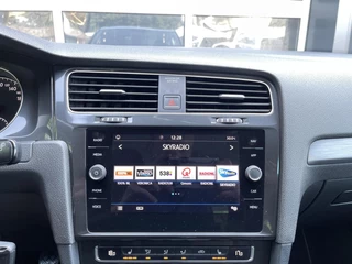 Volkswagen Golf Volkswagen Golf 1.5 TSI Highline R-Line NAVIGATIE|BLUETOOTH|PARKEERSENSOREN|STOELVERWARMING|R-Line Pakket - afbeelding nr 26
