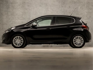 Peugeot 208 Peugeot 208 1.2 PureTech Sport (APPLE CARPLAY, NAVIGATIE, CLIMATE, GETINT GLAS, SPORTSTOELEN, CRUISE, PARKEERSENSOREN, NIEUWE APK, NIEUWSTAAT) - afbeelding nr 2