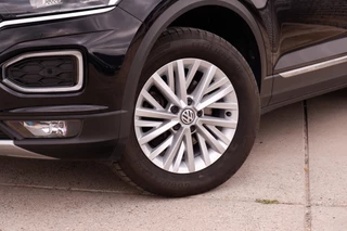 Volkswagen T-Roc Volkswagen T-Roc 1.5 TSI Sport | LED | Trekhaak | Carplay | Camera | PDC - afbeelding nr 26