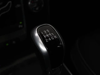 Volvo V40 Volvo V40 2.0 T2 Nordic+ | Stoelverwarming | Trekhaak |  Standkachel | Navigatie | Full LED | Verwarmde voorruit | Bluetooth | Climate control - afbeelding nr 21