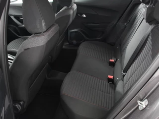 Peugeot 2008 Peugeot 2008 1.2 PureTech Active Pack | Navigatie | Airco | Cruise Control | Led | Parkeer sensoren - afbeelding nr 11