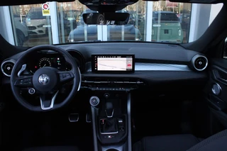 Alfa Romeo Tonale Alfa Romeo Tonale 1.5T 160PK HYbrid VELOCE | PANORAMISCH SCHUIF / KANTELDAK | LEDEREN BEKLEDING | VOORSTOELEN / STUUR VERWARMD | VOORSTOELEN GEVENTILEERD | VOORSTOELEN ELEKTRISCH VERSTELBAAR | DRAADLOOS APPLE CARPLAY / ANDROID AUTO | 360° CAMERA | AUTOMATISCH DIMMENDE BUITENSPIEGELS | 20