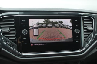 Volkswagen T-Roc Volkswagen T-Roc 1.5 TSI Sport Business 3x R-Line / Camera / Virtual Cockpit / Navigatie / 19'' / Keyless / Stoelverwarming / ACC - afbeelding nr 21