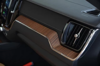 Volvo XC60 Volvo XC60 2.0 T8|455PK AWD|Org NL|1ste Eig|Ultimate Bright|Luchtv.|Bowers & Wilkins|Trekhaak|Head-Up|Pano|Crystal|Dealer Onderhouden - afbeelding nr 26
