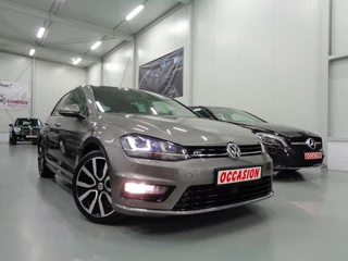 Volkswagen Golf Volkswagen Golf 1.4 TSI 180PK R-Line/ Bi-Xenon/ Led/ PanoDak - afbeelding nr 2