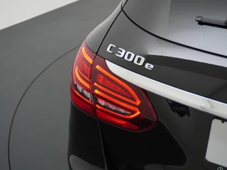 Mercedes-Benz C-Klasse Mercedes-Benz C-Klasse Estate 300e AMG // Burmester // Panoramadak // Distronic // MultiBeam LED // 360 Camera // Carplay // Night pakket - afbeelding nr 3