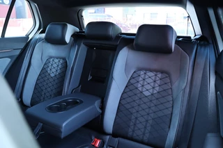 Volkswagen Golf Volkswagen Golf 8 1.5 eTSI / 3x R-Line / DSG / DAB / CarPlay / Navi / 150pk / LED / 18