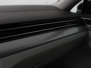Volkswagen Passat Volkswagen Passat 1.4 TSI GTE | Panoramadak | Stoelverwarming |  Leder/Alcantara | Camera | Carplay | Adaptive cruise | Matrix LED | Massage | Navigatie - afbeelding nr 35