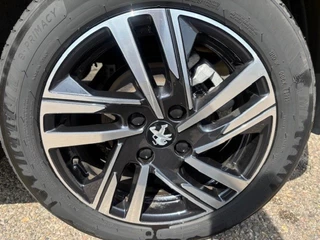 Peugeot 208 Peugeot 208 1.2 PT 100 Allure, Carplay, Dab, Navi, Clima, Cruise, Led - afbeelding nr 9