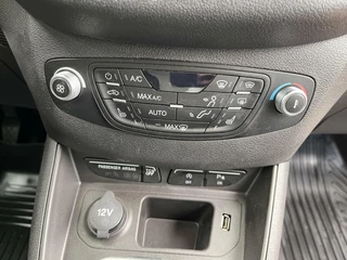 Ford Transit Courier Ford Transit Courier 1.5 TDCI Limited Camera Climate Navi Cruise Stoelverwarming Voorruitverwarming 16