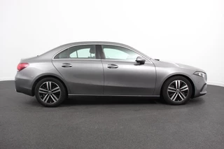 Mercedes-Benz A-Klasse Mercedes-Benz A-klasse 200 Automaat Progressive | Sfeerverlichting | Navigatie | Climate control | Camera | Parkeer sensoren | Half Lederen Bekleding | Led  | Cruise Control | LMV Velgen - afbeelding nr 8