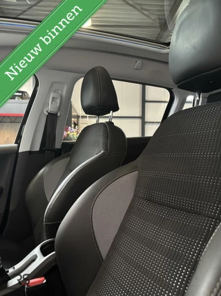 Peugeot 2008 Peugeot 2008 1.2 110 pk Allure | Pano | Clima | Cruise | CarPlay | Stoelverw. | PDC | 16