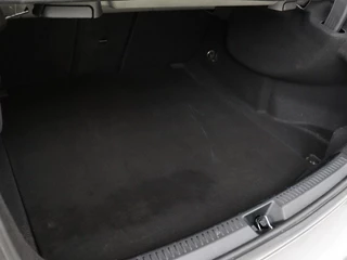 Mercedes-Benz A-Klasse Mercedes-Benz A-klasse 180d AMG | 36.600km NAP | Panoramadak | Stoelverwarming | Carplay | Camera | Full LED | Navigatie | Leder/Alcantara | Widescreen - afbeelding nr 10