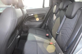 Jeep Avenger Jeep Avenger ALTITUDE 156PK 54 kWh | 3-FASE | ELEKTRISCH BEDIENBARE ACHTERKLEP | ACHTERUITRIJ CAMERA | NAVIGATIE | DRAADLOZE APPLE CARPLAY/ANDROID AUTO | ALL SEASON BANDEN | LICHTMETALEN VELGEN 17