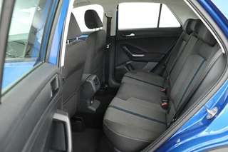 Volkswagen T-Roc Volkswagen T-Roc 1.5 TSI Sport | Stoelverwarming | Full LED |  Trekhaak | Navigatie | Climate control | PDC | Sportstoelen | Cruise control | Bluetooth - afbeelding nr 7