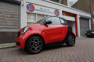 Smart Fortwo Verwarmd stuurwiel | Stoelverwarming | Cruise control | LED pakket | 15inch sportvelgen | Touchscreen Full Map Navigatie | BlueTooth interface | Mirrorlink/ Android Auto | Achteruitrijcamera | Parkeersensoren | - afbeelding nr 4