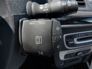 Renault Mégane Renault Mégane 1.2 TCe 131pk Automaat BOSE 5-Deurs | Navi | Clima | Cruise | Panorama Schuifdak | Keyless Entry | Licht+Regensensor | Pdc V+A+Camera | Stoelverwarming | Privacy Glass | 17''lm - afbeelding nr 18
