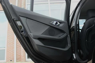 BMW 1 Serie ➡️ BMW 1-serie 116d F40 Executive Edition | 1e eigenaar | NL Auto | DAB | LED | Carplay | PDC | Cruise-control | Climate control | Sportstuur | Mistlampen | 16 inch - afbeelding nr 31