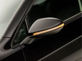Volkswagen Golf Automaat (APPLE CARPLAY, CLIMATE, STOELVERWARMING, SPORTSTOELEN, LM VELGEN, GETINT GLAS, CRUISE, NIEUWSTAAT) - afbeelding nr 31