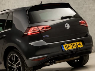 Volkswagen Golf Volkswagen Golf 1.4 TSI GTE 204Pk Automaat (SCHUIFDAK, NAVIGATIE, CLIMATE, CAMERA, GETINT GLAS, SPORTSTOELEN, LED KOPLAMPEN, CRUISE, NIEUWE APK, NIEUWSTAAT) - afbeelding nr 11