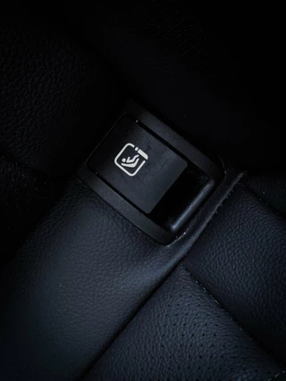 Mercedes-Benz C-Klasse Mercedes C-klasse Estate 180 AMG | LEDER | LED | FACELIFT | BOMVOL OPTIES - afbeelding nr 29