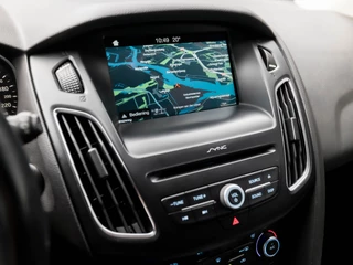 Ford Focus 150Pk (APPLE CARPLAY, GROOT NAVI, CLIMATE, CAMERA, KEYLESS, GETINT GLAS, SPORTSTOELEN, PARKEERSENSOREN, CRUISE, TREKHAAK, NIEUWE APK, NIEUWSTAAT) - afbeelding nr 22