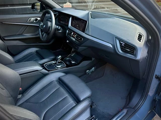 BMW 1 Serie BMW 1 Serie 118i M135 M-PERF. PANO|SCHAALSTOEL|HUD|H/K|CAMERA - afbeelding nr 54