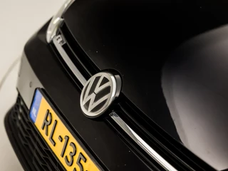 Volkswagen Golf Volkswagen Golf 1.5 TSI R-Line Sport 150Pk Automaat (VIRTUAL COCKPIT, APPLE CARPLAY, GROOT NAVI, CAMERA, LED KOPLAMPEN, ALCANTARA, ADAPTIVE CRUISE, LM VELGEN, DAB+, NIEUWE APK, NIEUWSTAAT) - afbeelding nr 37