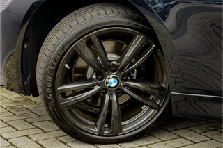 BMW 3 Serie BMW 3 Serie 330i xDrive High Ex M-Sport Individual Schuifdak Navi Pro 18