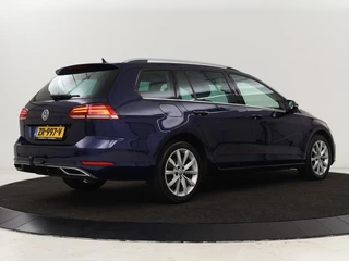Volkswagen Golf Volkswagen Golf 1.0 TSI Highline | Stoelverwarming | Trekhaak |  Massage | Carplay | Adaptive cruise | Active Info Display | Navigatie | Parkeerhulp | Climate control - afbeelding nr 31